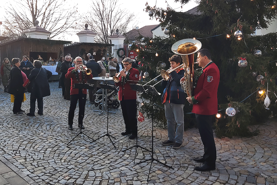 Christkindlmarkt 2024 im Schloss Katzelsdorf - BLAMUKA-Quartett spielt auf- Foto Josef Strassner © 2024